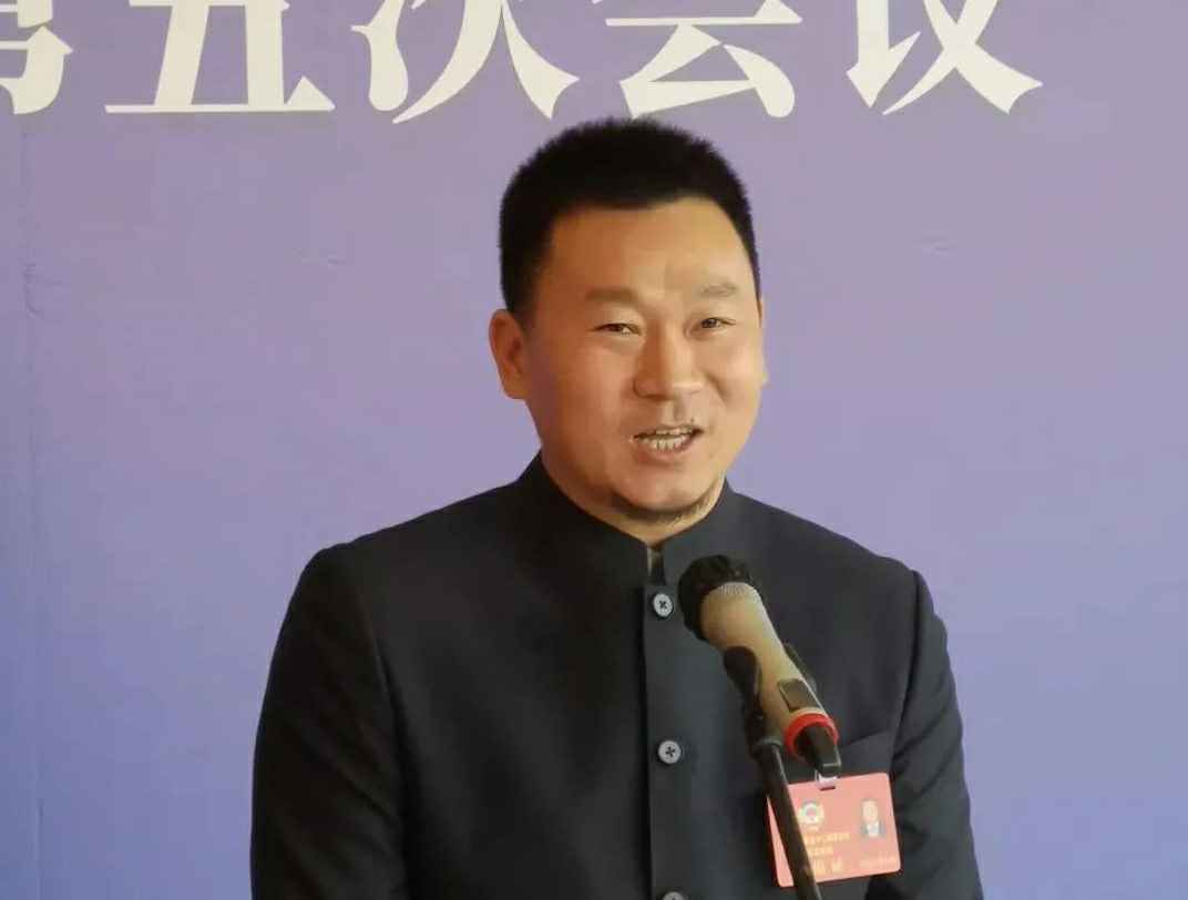 202204221343.jpg 为进一步展示市政协团结、民主、开放、自信的形象,向市民和网友展示政协委员的履职风采,中山市政协十二届五次会议在2月4日上午开幕前开设“委员通道”,市政协委员、乐鱼·体育-乐鱼(中国)一站式服务官方网站公司总经理陈朝阳走进“委员通道”,回应社会关切的问题。他就如何做好城市应急管理规划的问题进行发言,并回答记者提问。.jpg
